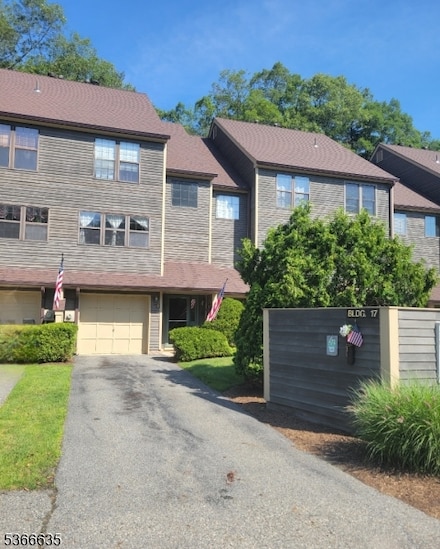17 Quincy Ln Unit D, West Milford, NJ 07480