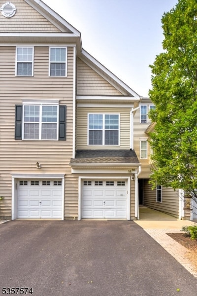 16 Swing Bridge Ln, South Bound Brook, NJ 08880