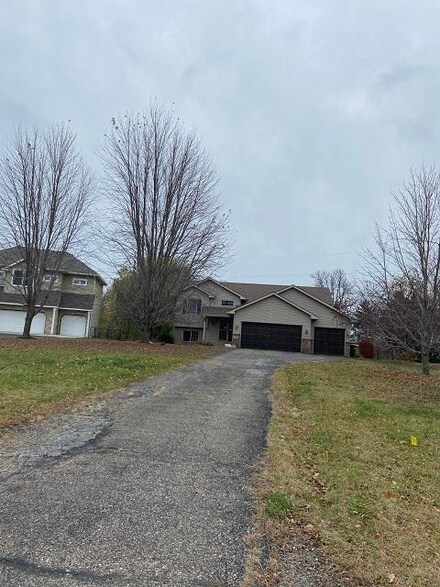 11922 N Meadow Curve, Lindstrom, MN 55045