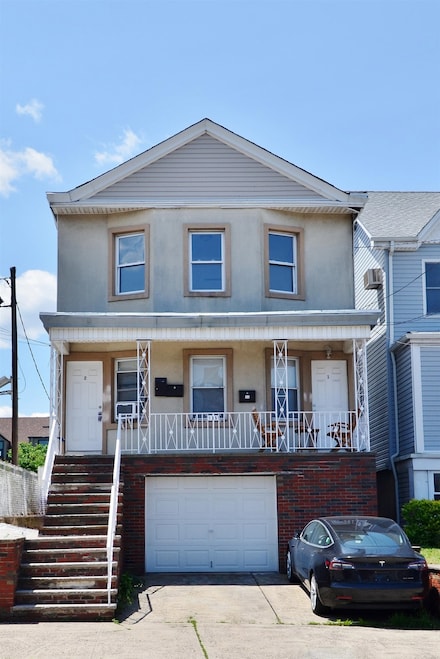 135 Lord Ave, Bayonne, NJ 07002