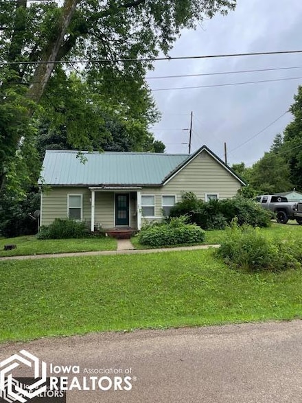 502 N C St, Fairfield, IA 52556