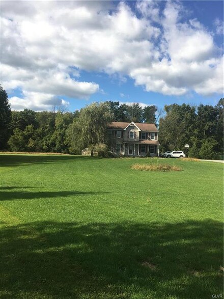 241 E Moorestown Rd, Wind Gap, PA 18091