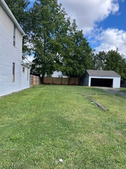 2208 Hurley Ave, Cleveland, OH 44109
