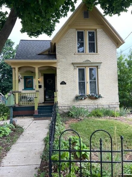 427 S Franklin St, Janesville, WI 53548