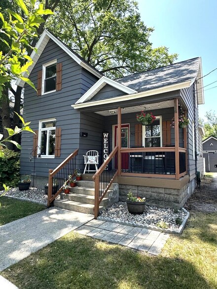 422 Washington Ave, Holland, MI 49423