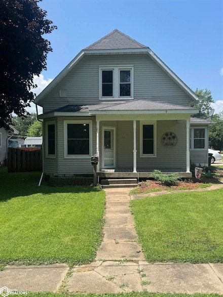 521 S 2nd St, Wapello, IA 52653