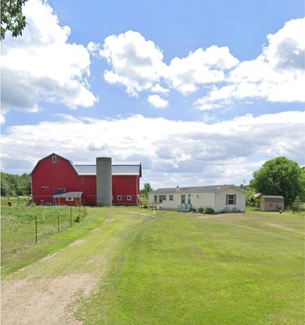 3425 E Bacon Rd, Hillsdale, MI 49242