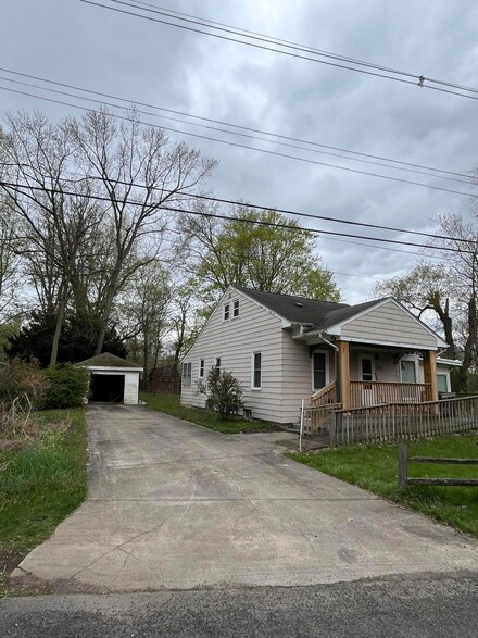 3330 Stewart Dr, Kalamazoo, MI 49048