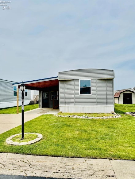 220 Rathbun Dr, Lakeside Marblehead, OH 43440