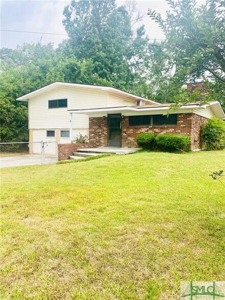 27 Bishop Ave, Savannah, GA 31408