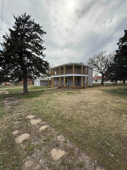 819 Pine St, La Crosse, KS 67548