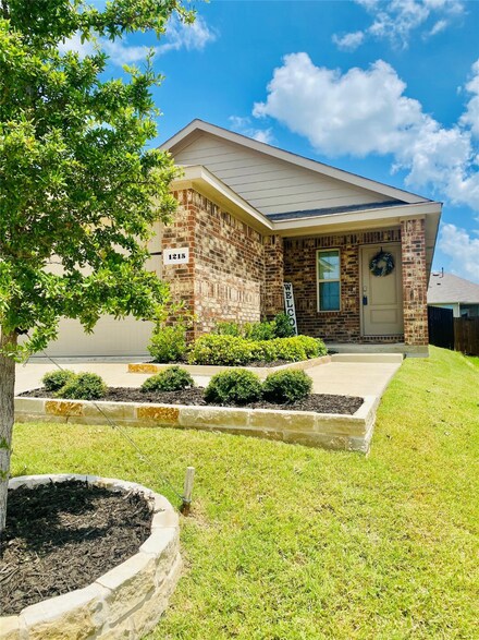 1215 Nursery Dr, Forney, TX 75126