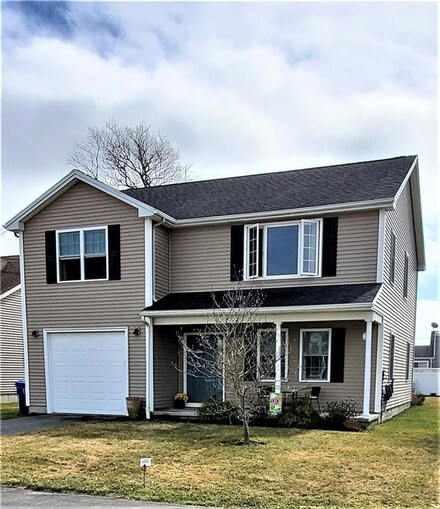 33 Metacomet Ave, Rumford, RI 02916