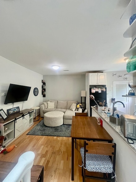 166 W 6th St Unit 3, Boston, MA 02127
