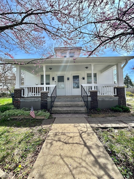 73 1/2 E Broadway St, Greenwood, IN 46143