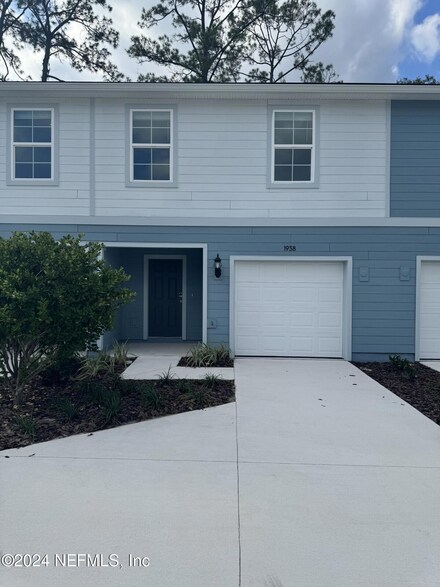 1938 Normandy Pines Ln, Jacksonville, FL 32221