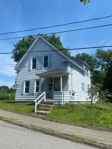 12 Pleasant St, Fairfield, ME 04937