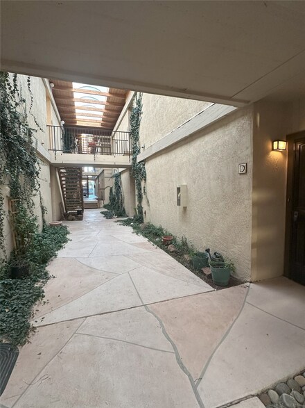 151 Calle Ojo Feliz, Santa Fe, NM 87505