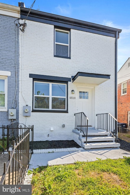 5513 B St SE, Washington, DC 20019