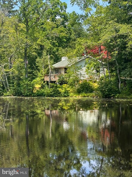 3 Orchid St, Browns Mills, NJ 08015
