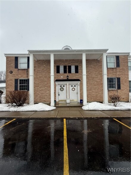 270 Buffalo Rd Unit 65, East Aurora, NY 14052
