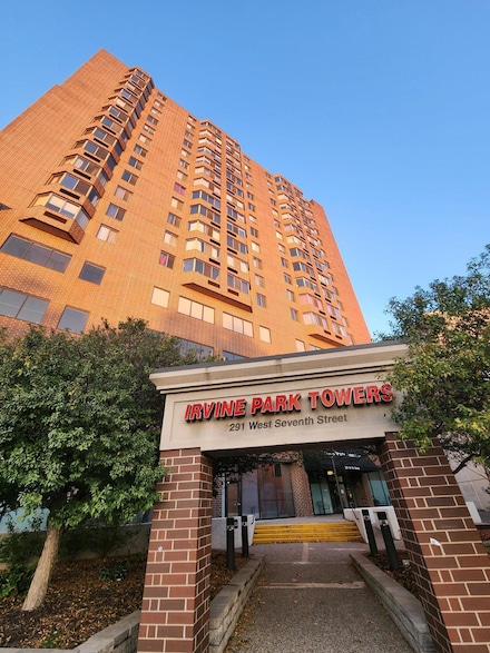 291 7th St W Unit 1403, Saint Paul, MN 55102