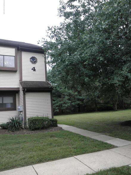 402 Samuel Ct, Dayton, NJ 08810