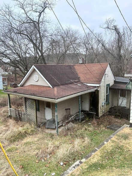81 Cherry Hill Rd, Wheeling, WV 26003
