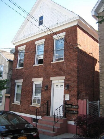 5 Monroe St, Schenectady, NY 12305