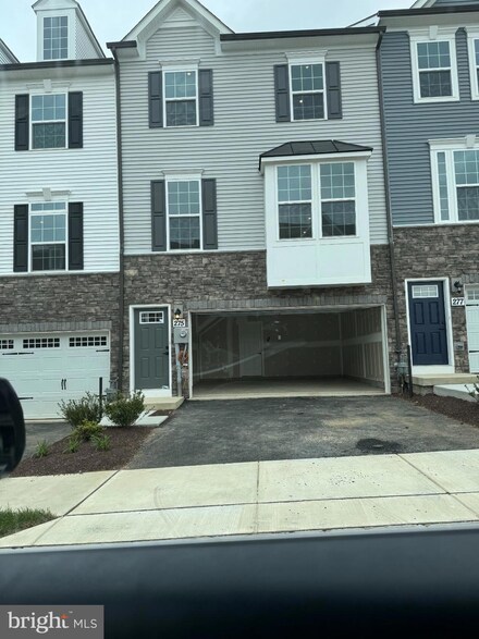 275 Thoroughbred Ln, Frederick, MD 21702