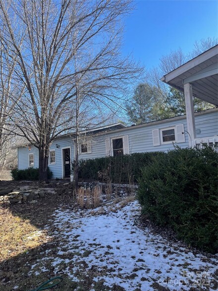 14 Blackberry Ln, Candler, NC 28715