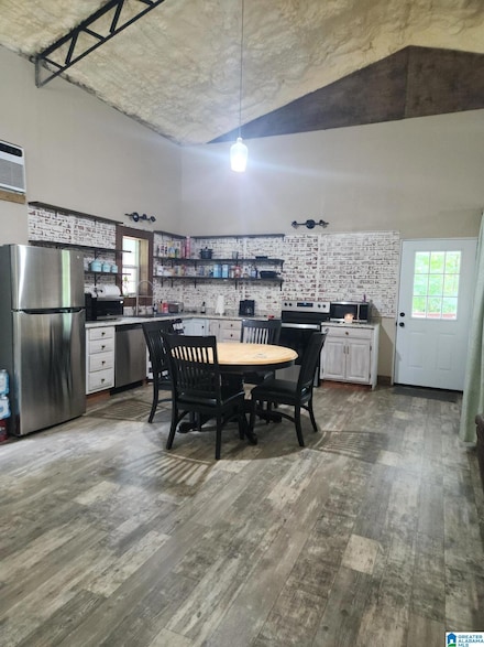 100 Six Oaks Ln, Alpine, AL 35014