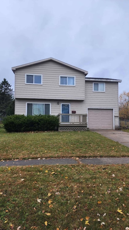 411 Ottawa Dr, Oscoda, MI 48750