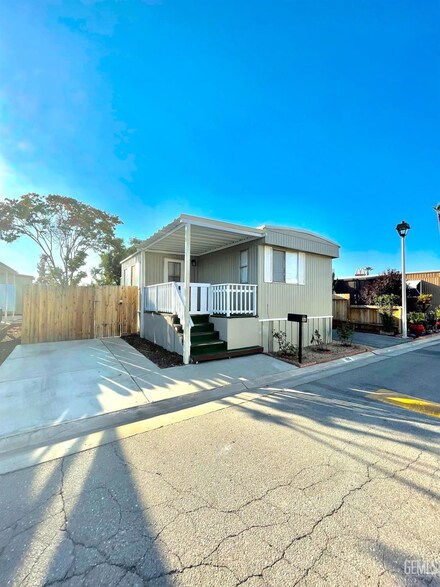 4401 Hughes Ln #186 Ln, Bakersfield, CA 93304
