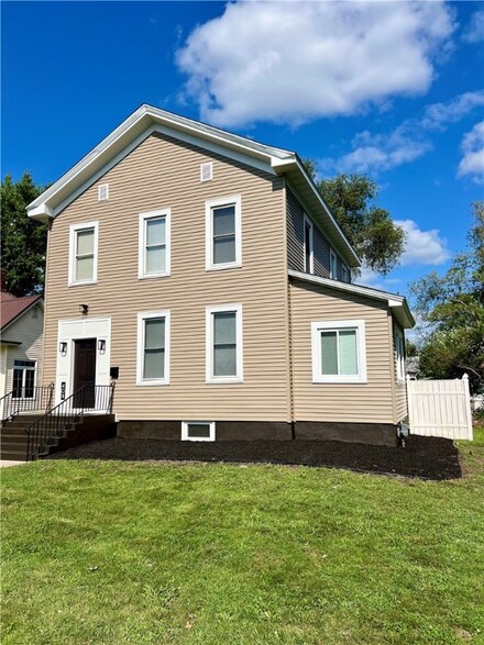 404 N 21st St, Mattoon, IL 61938