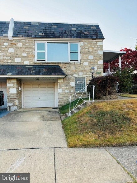 2904 Gelena Rd, Philadelphia, PA 19152