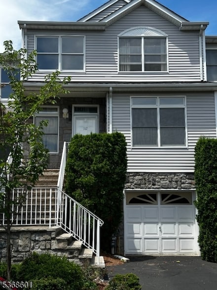 142 Summerhill Dr, Morris Plains, NJ 07950