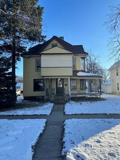 1229 8th St, Nevada, IA 50201