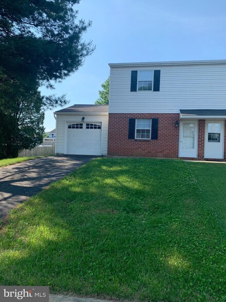 1283 Staman Ln, Columbia, PA 17512