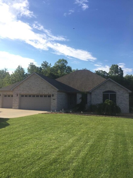 3664 Woodgate Dr, Wheatfield, IN 46392