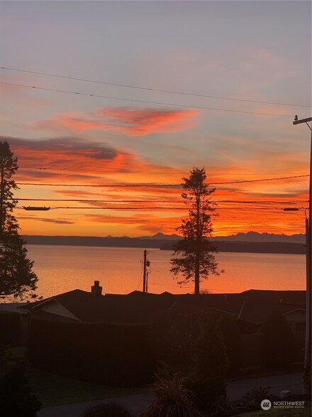 405 Priest Point Dr NW, Tulalip, WA 98271