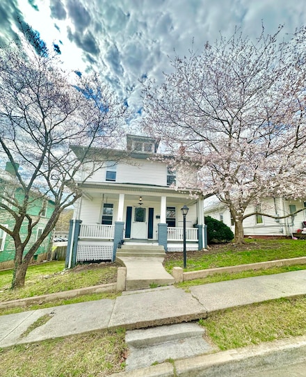 513 Court St, Clifton Forge, VA 24422