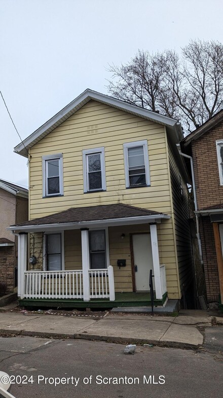 210 N Bromley Ave, Scranton, PA 18504