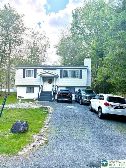 6302 Ventnor Dr, Tobyhanna, PA 18466