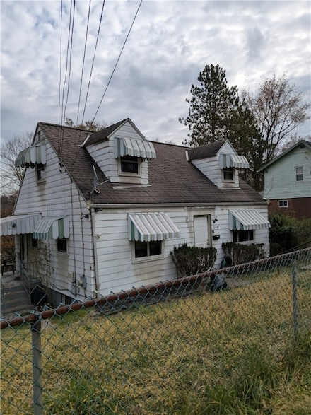 1044 Stoneville St, Pittsburgh, PA 15221