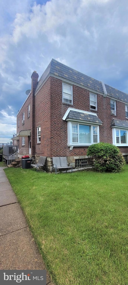 1810 Oakmont St, Philadelphia, PA 19111