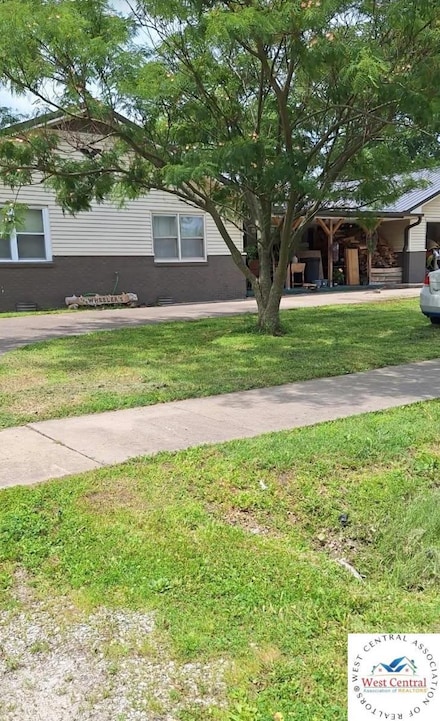 305 N Main St, Green Ridge, MO 65332