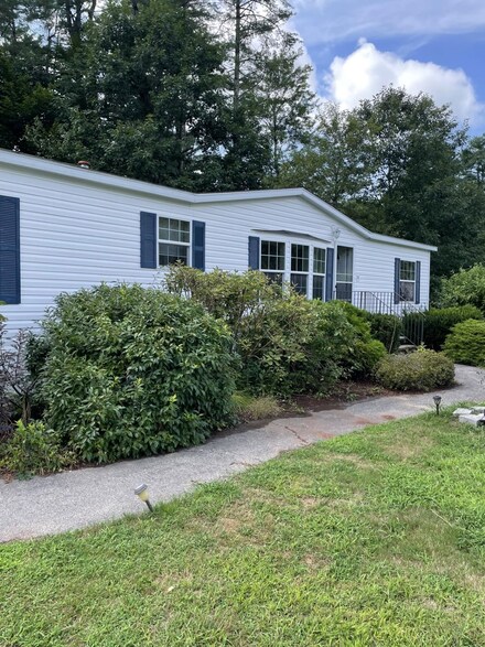 31 First St, Barrington, NH 03825