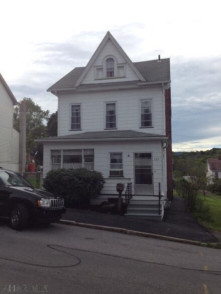 717 N 7th Ave, Altoona, PA 16601