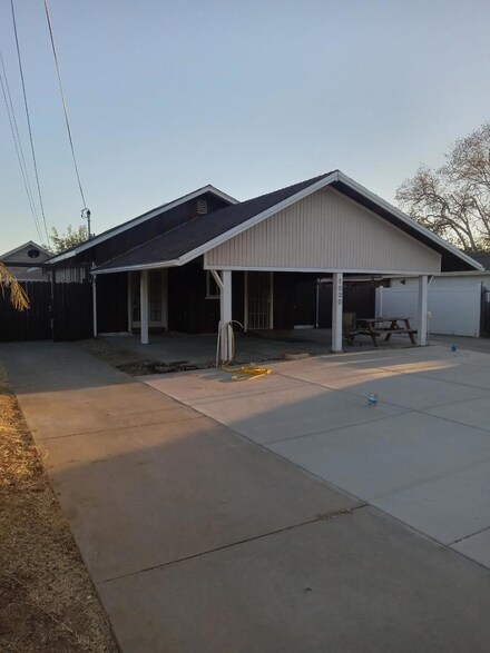 1030 Las Palmas Ave, Sacramento, CA 95815